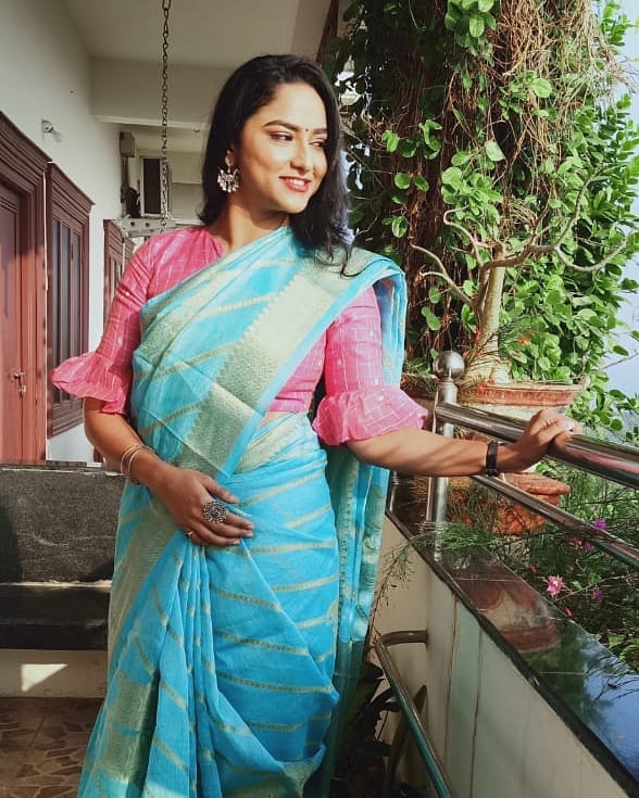 ZEE TELUGU TV ANCHOR KASI ANNAPURNA IN BLUE SAREE BLOUSE 14